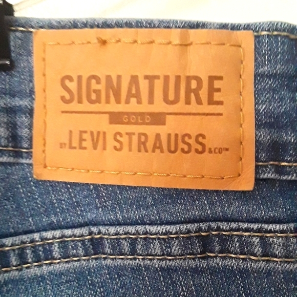 NWOT Levi Strauss Boyfriend Style Ripped Jeans - Picture 3 of 6